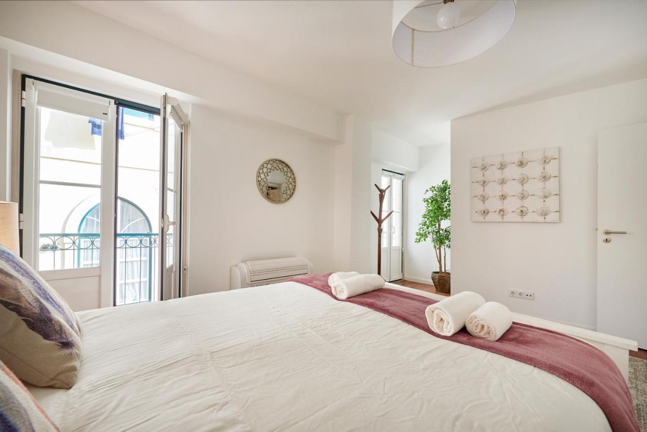 Charming Apartment In Historic Center Lisboa Exteriör bild